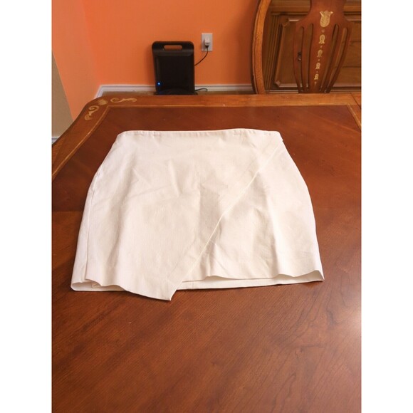 Banana Republic Cream Mini Skirt - Picture 5 of 9